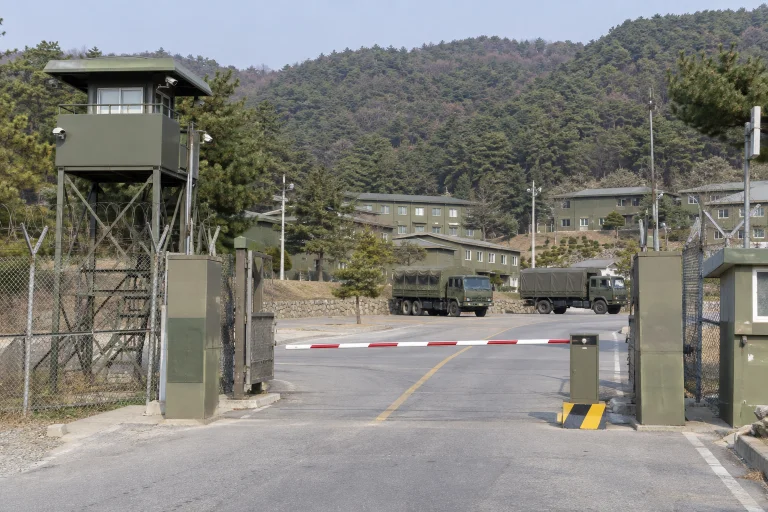 군부대 보안 환경 콘셉트 이미지